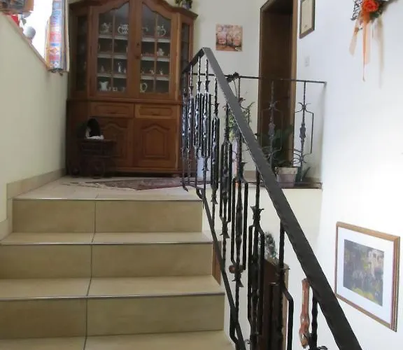 福格尔思贝格公寓 *